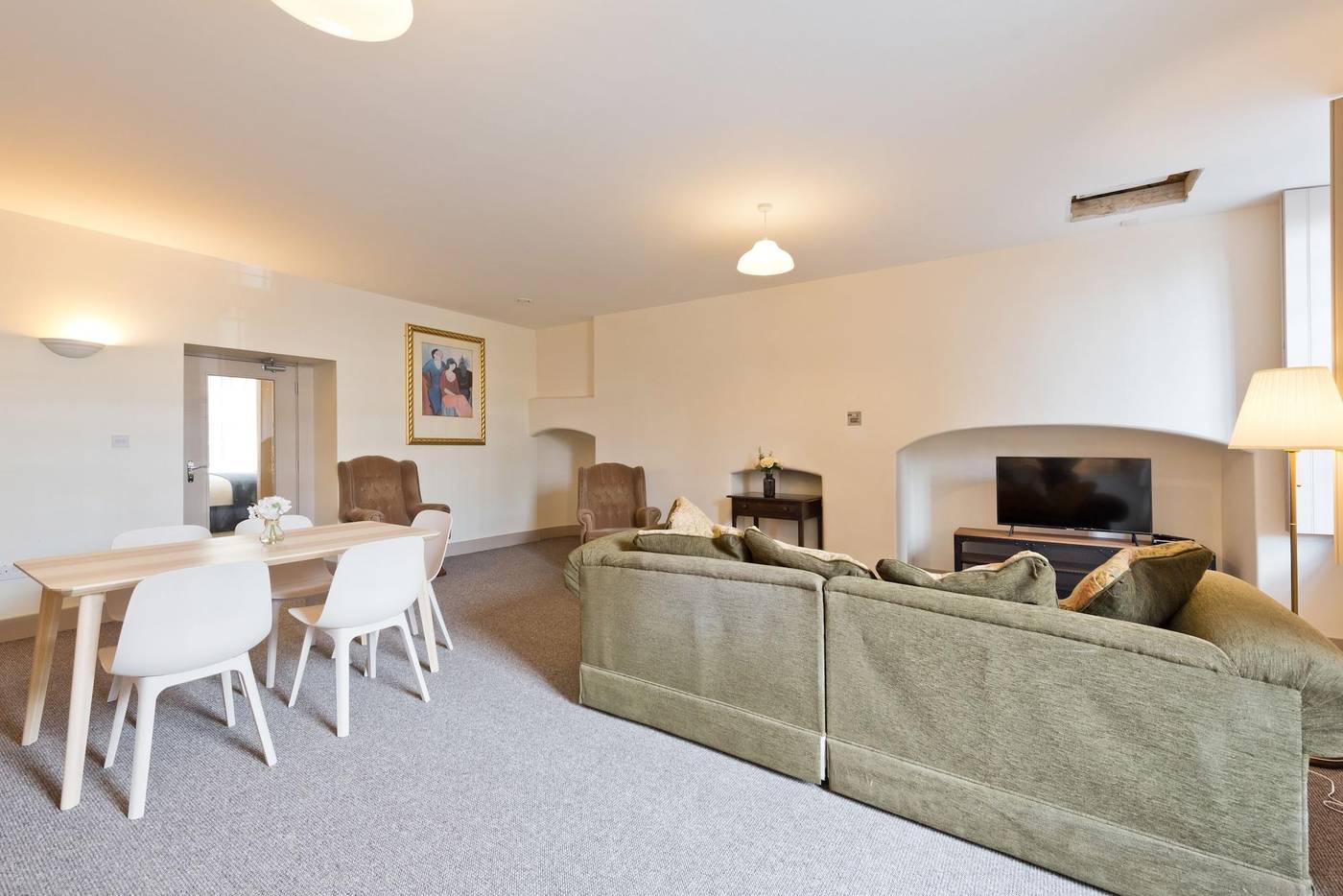 Henrietta-Suites-City-Centre-Room-52