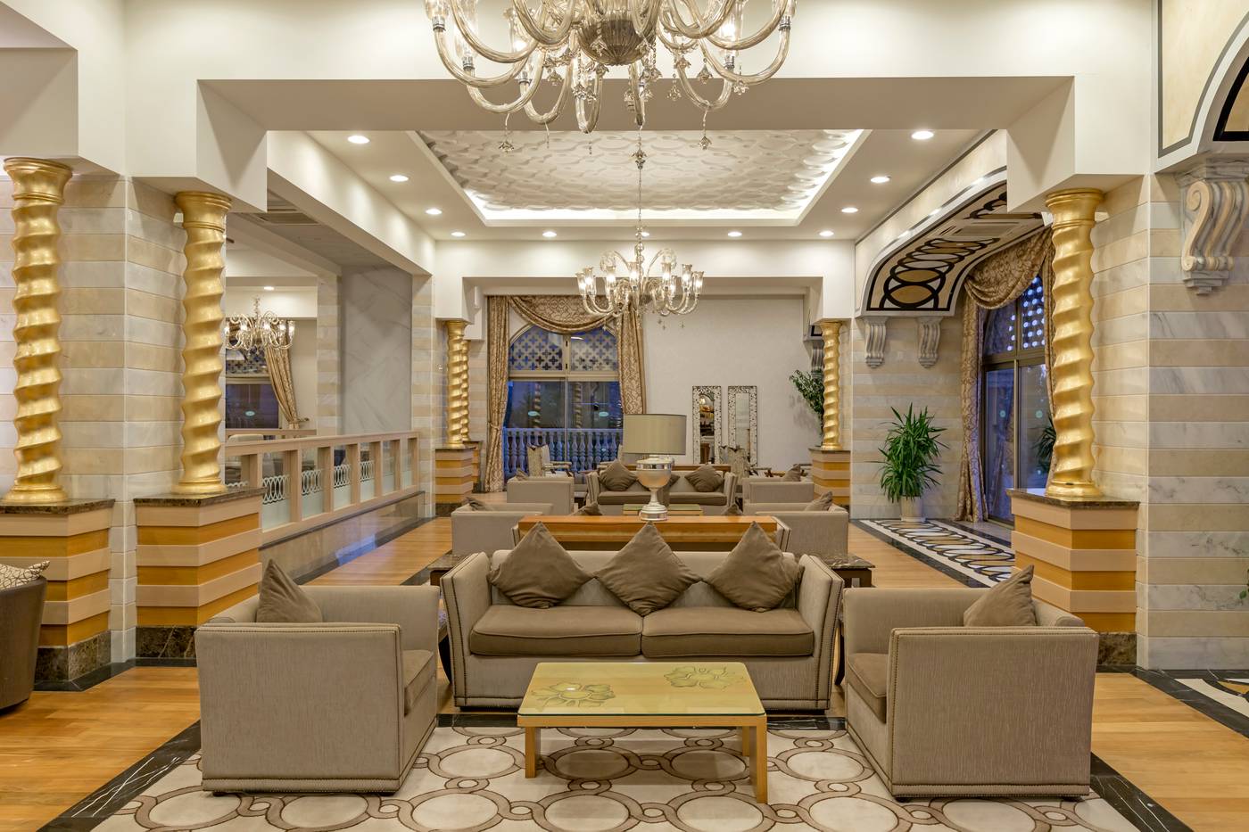 Royal-Holiday-Palace-Lobby-57