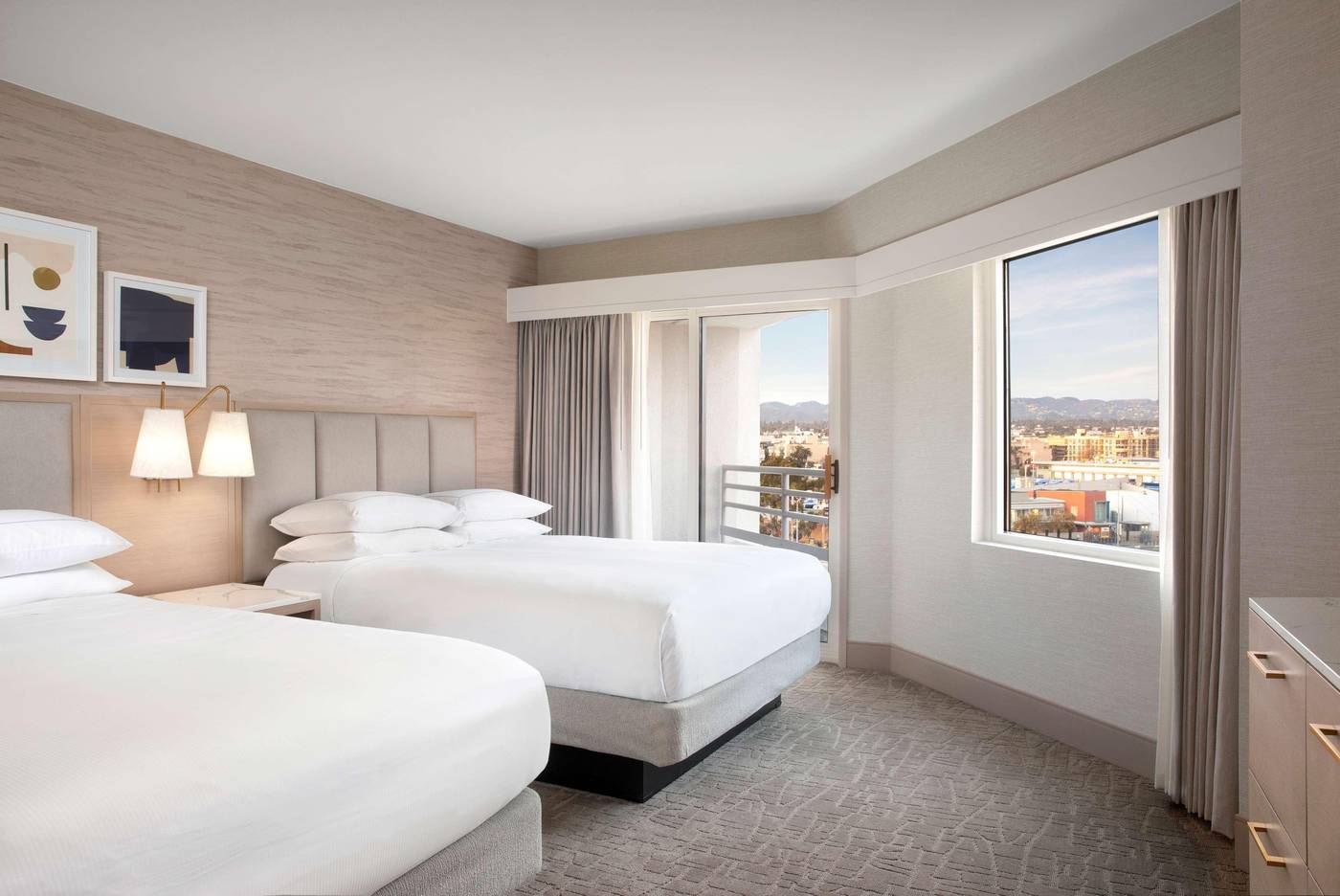 Hilton-Santa-Monica-Hotel---Suites-Room-34