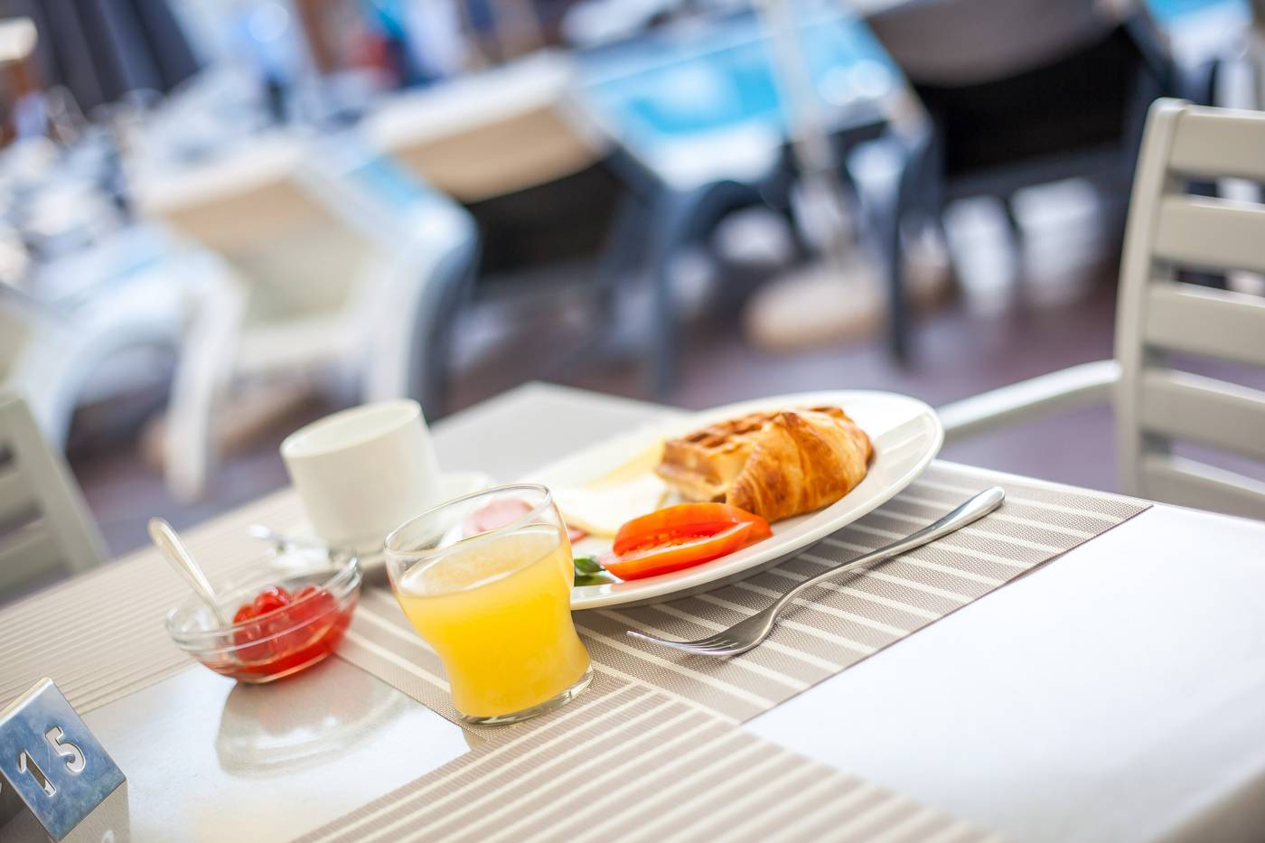 Sunny-Days-Apartments-Bar-60