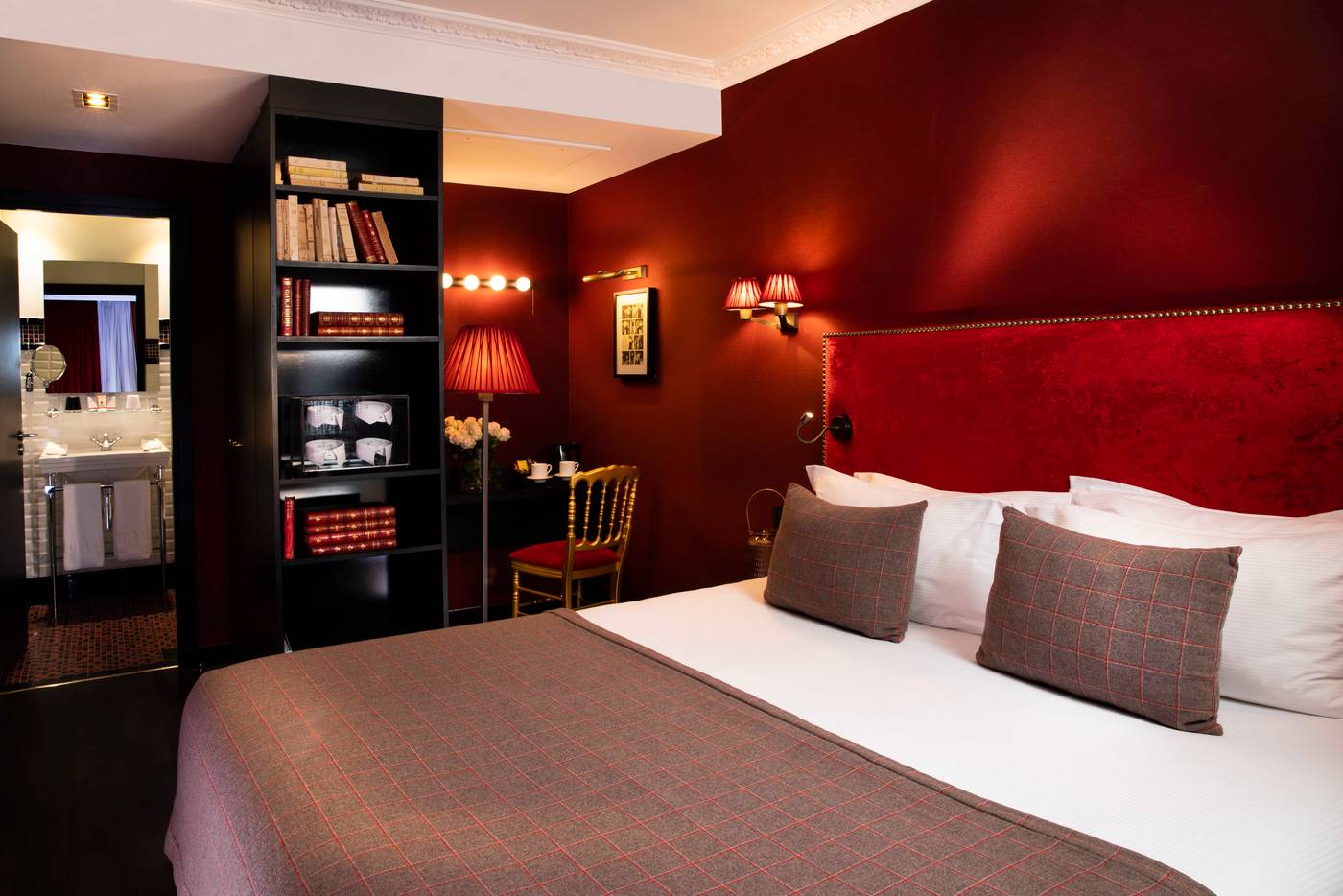 Monsieur-Room-15