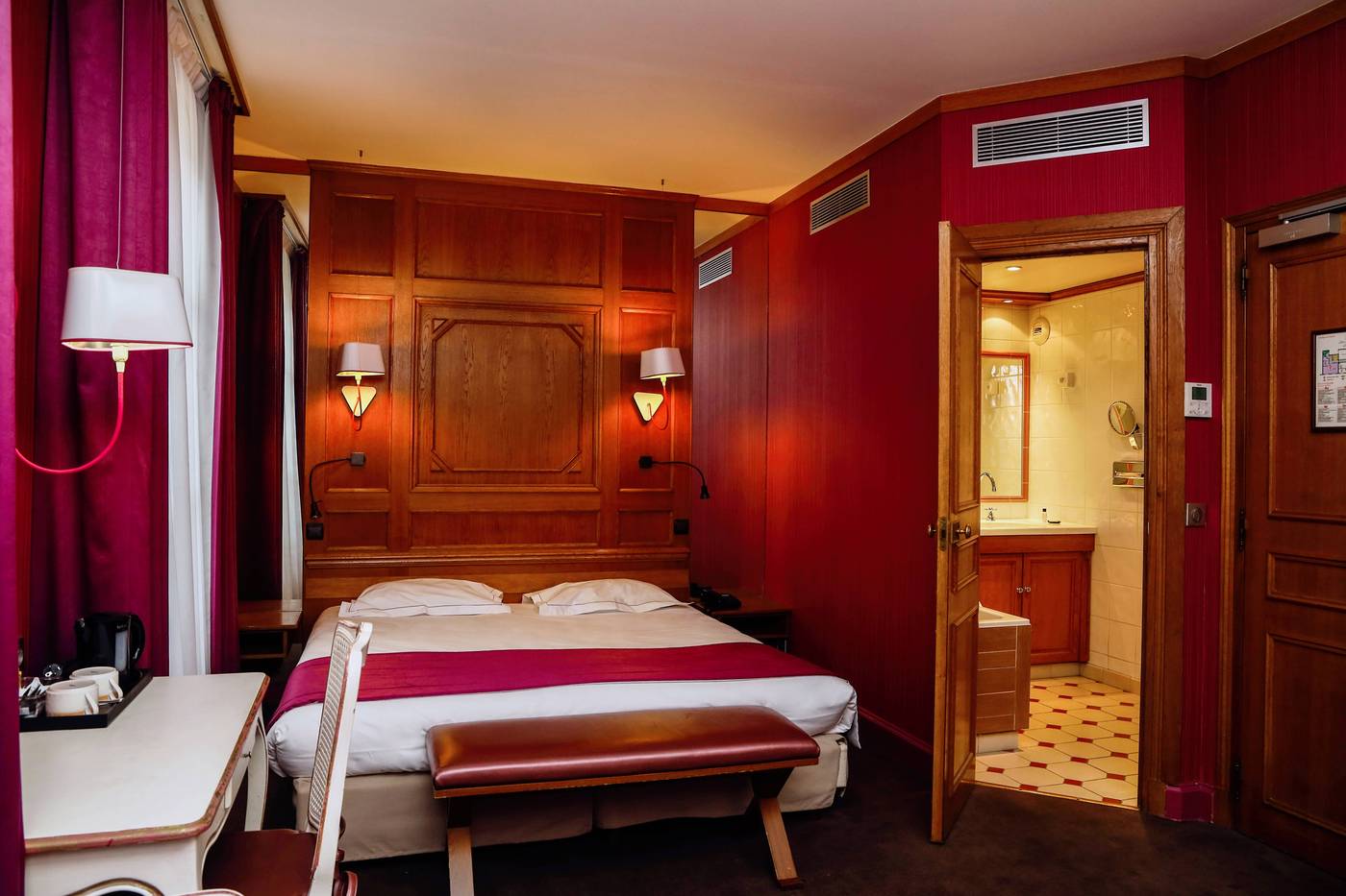 Hotel-de-Fleurie-Room-11