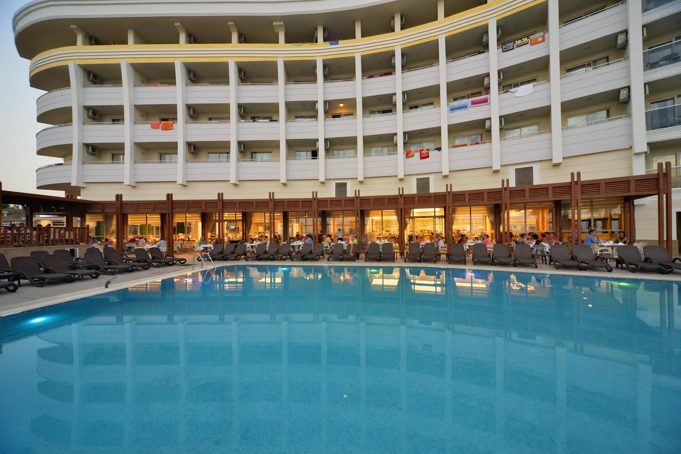 Side-Alegria-Hotel---Spa-Pool-70