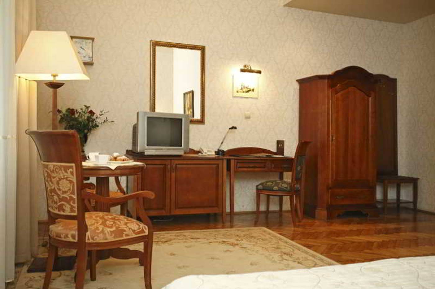 Ostoya-Palace-Room-6