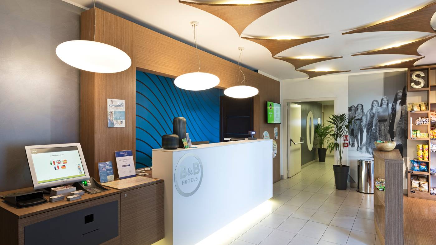 B-B-Hotel-Milano-Cenisio-Garibaldi-Lobby-2