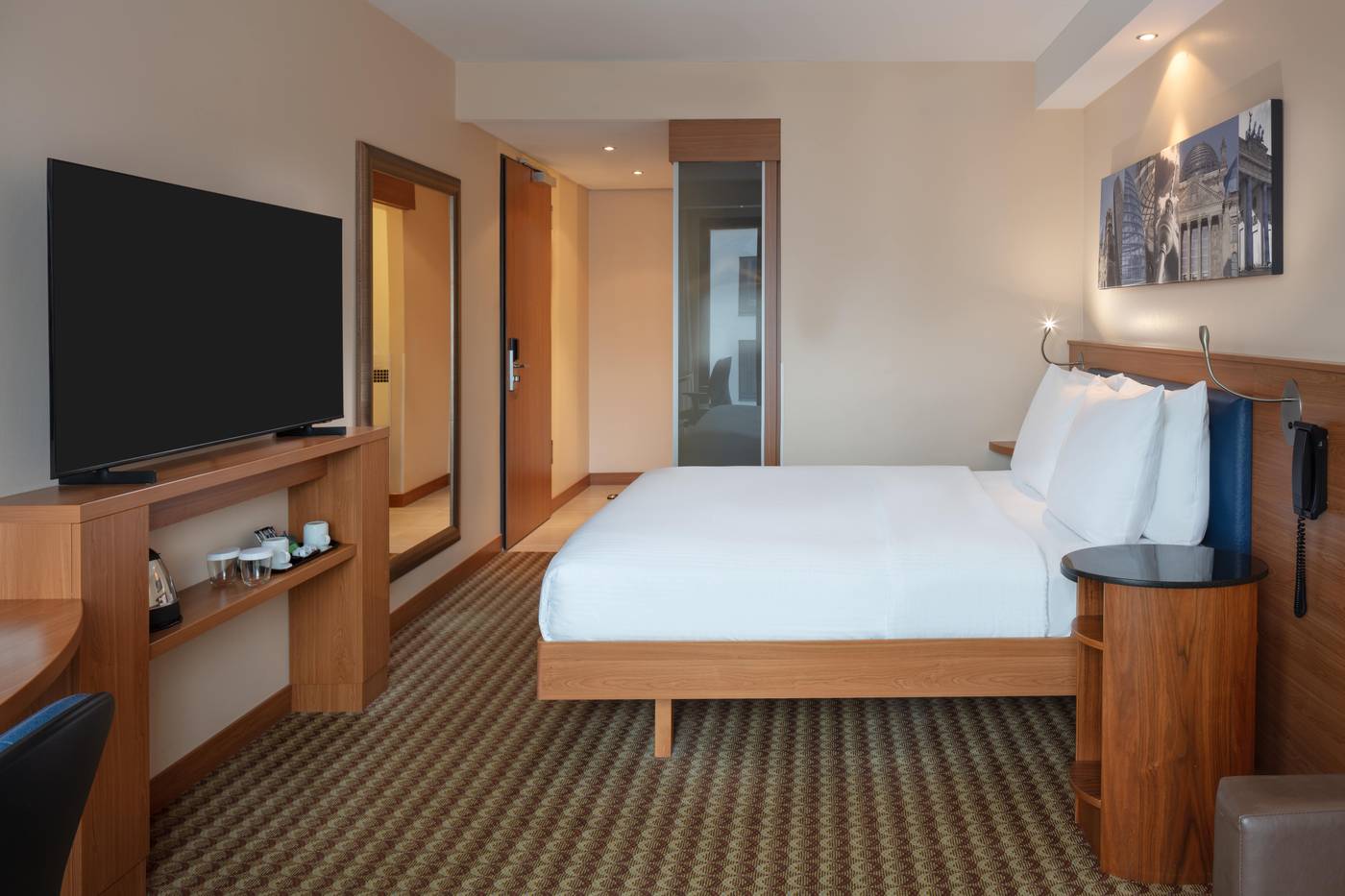 Hampton-By-Hilton-Berlin-City-West-Room-24