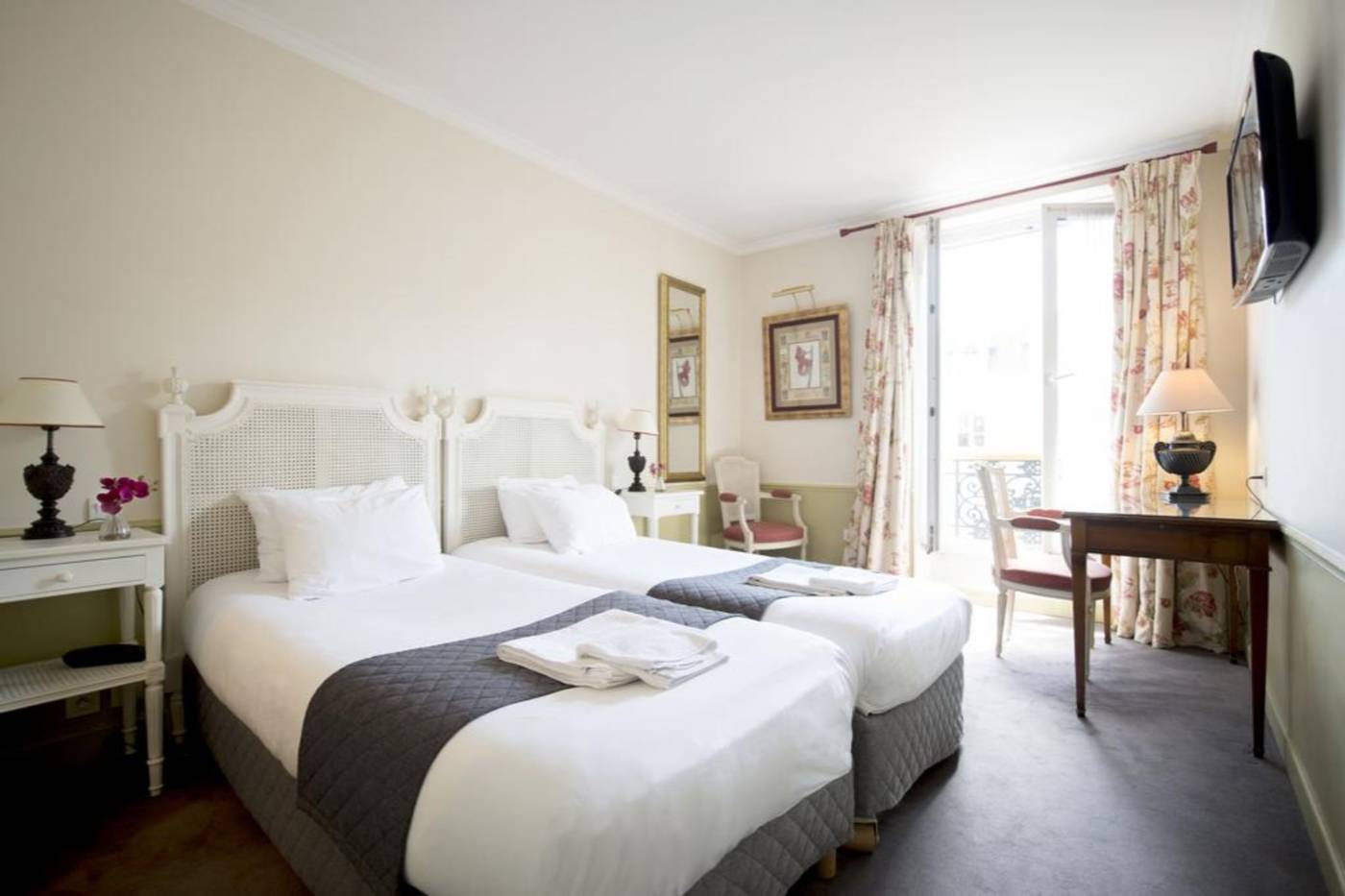 France-Louvre-Room-4