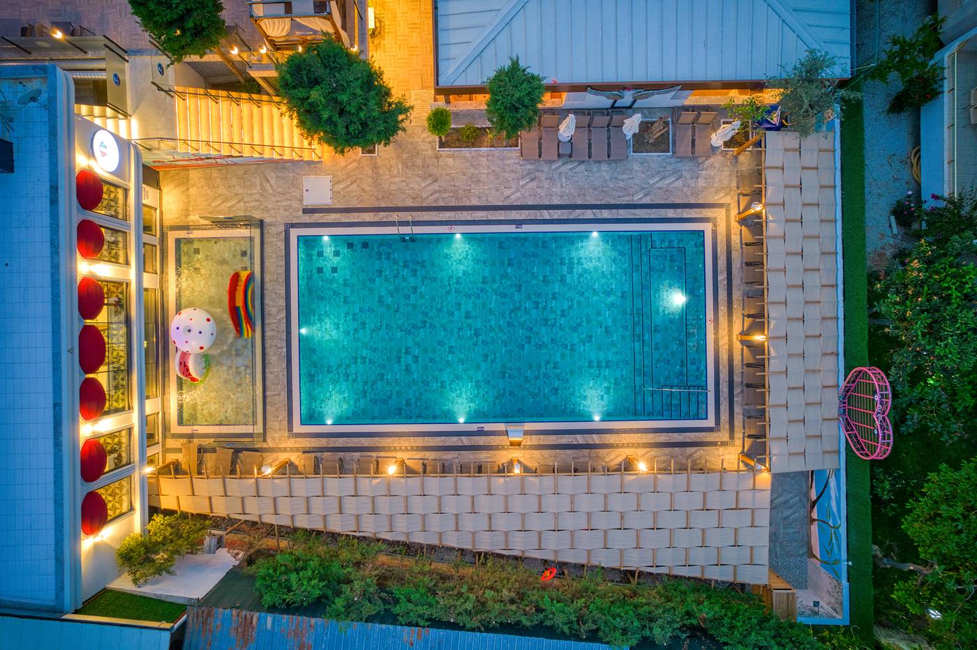 Big-Blue-Suite-Hotel-Pool-15