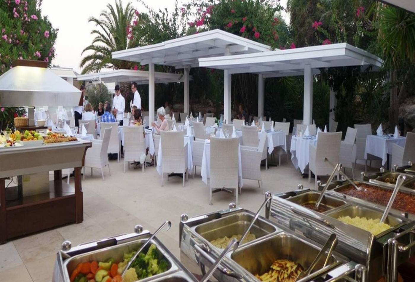 Grecian-Bay-Hotel-Sports-and-Entertainment-12