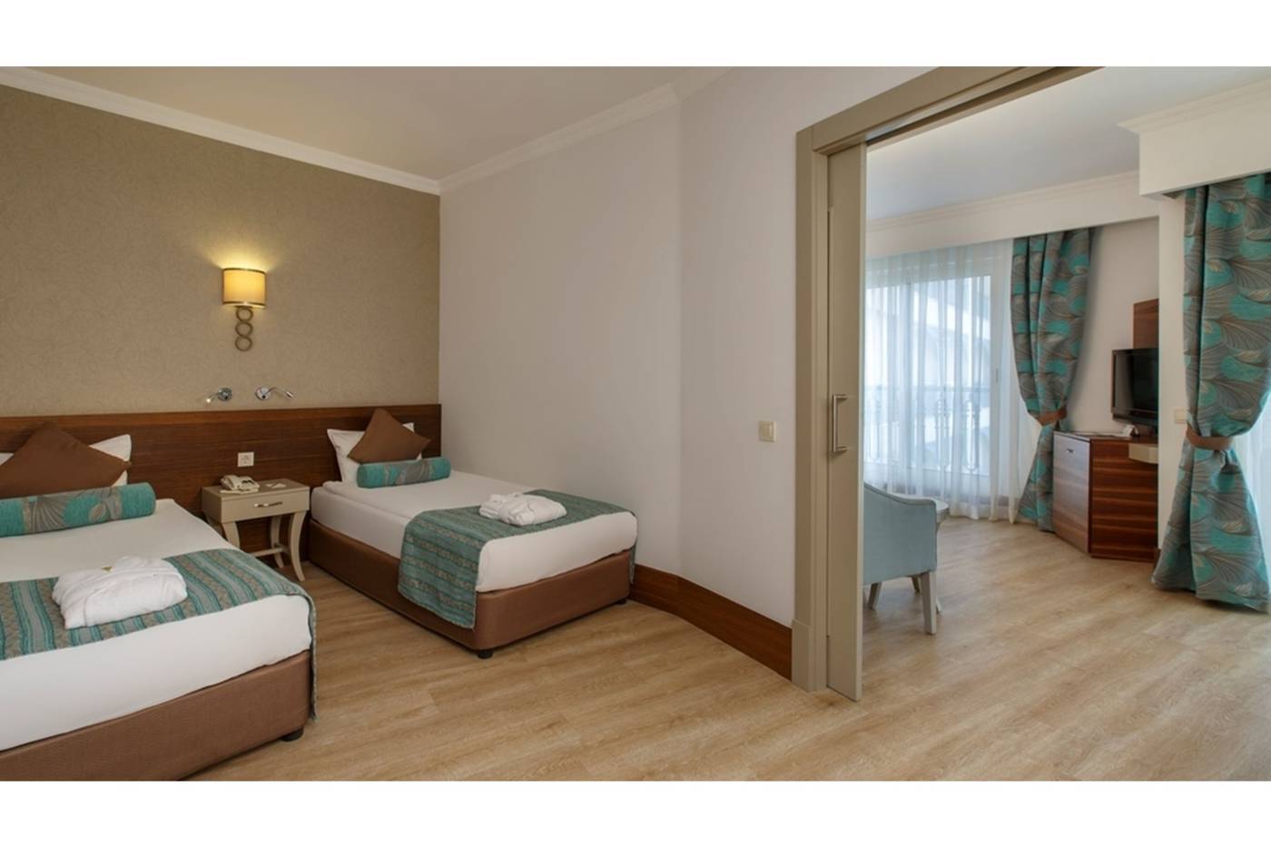 Side-Crown-Palace-Room-19