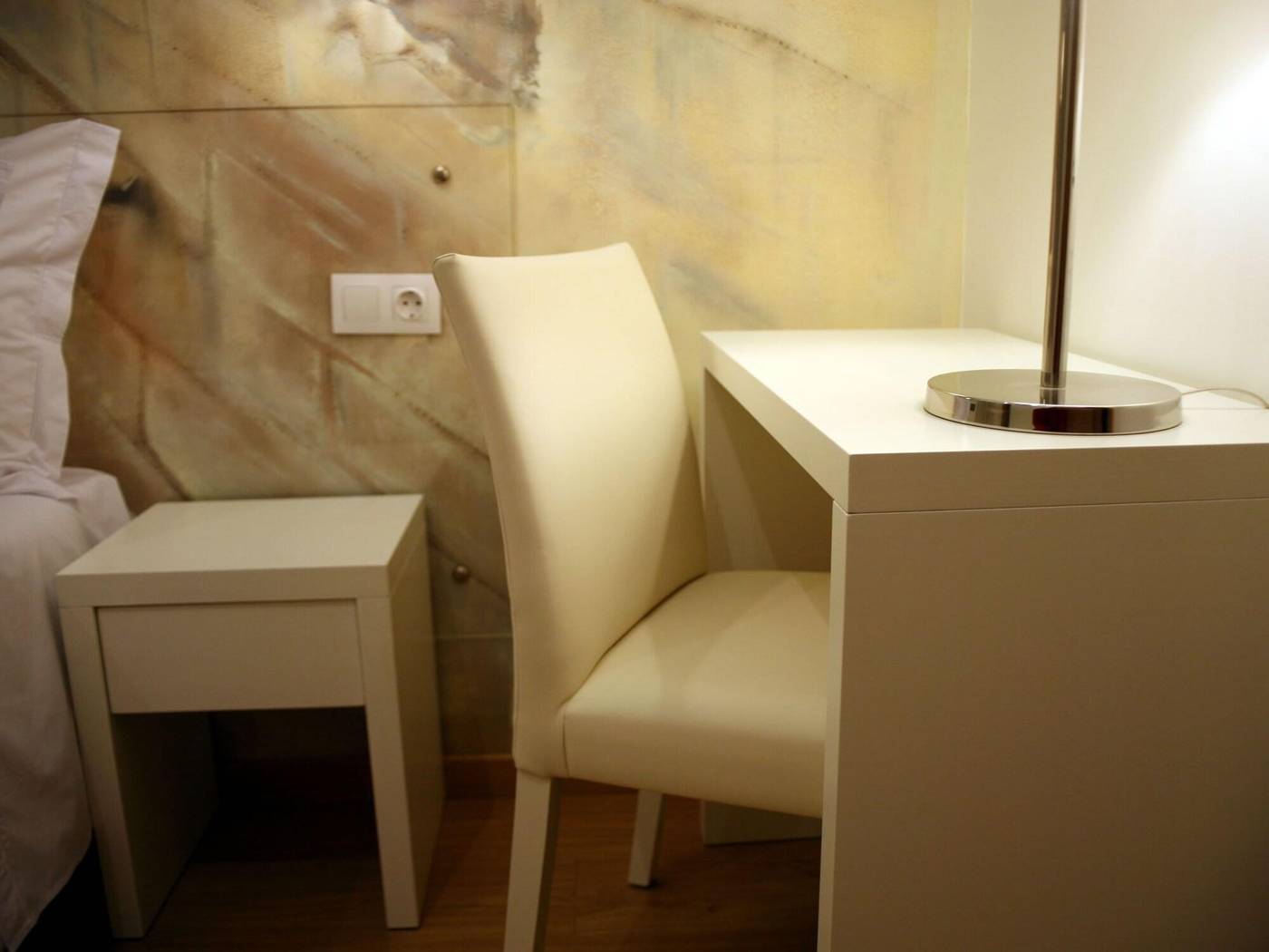 Lisbon-Style-Guesthouse-Room-14