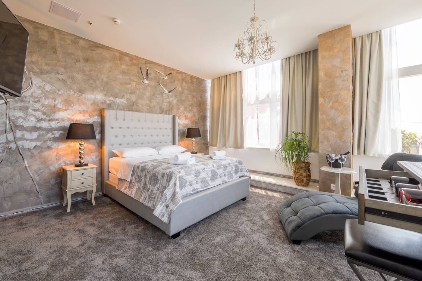 Prima-Luce-Downtown-Room-10