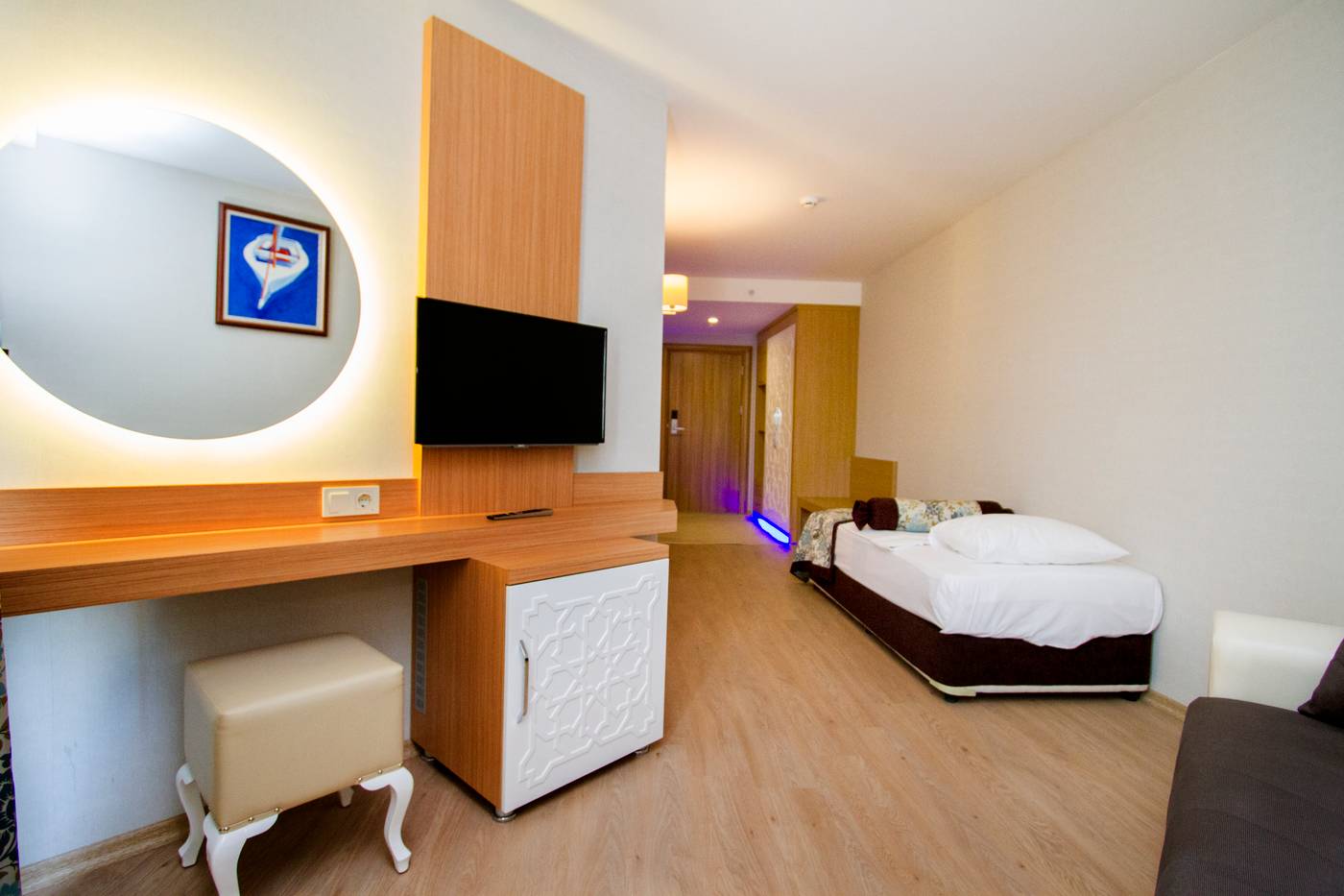 Blue-Wave-Suite-Hotel-Room-8