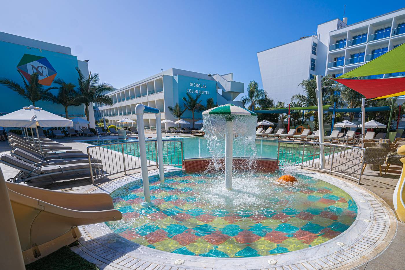 Nicholas-Color-Hotel-Pool-18