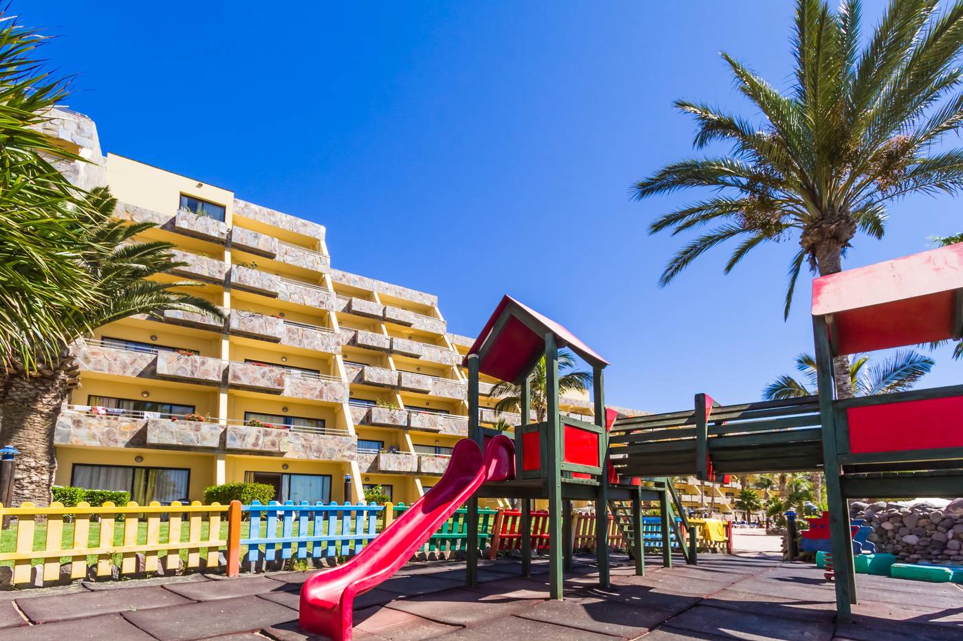 BlueBay-Beach-Club-Sports-and-Entertainment-13