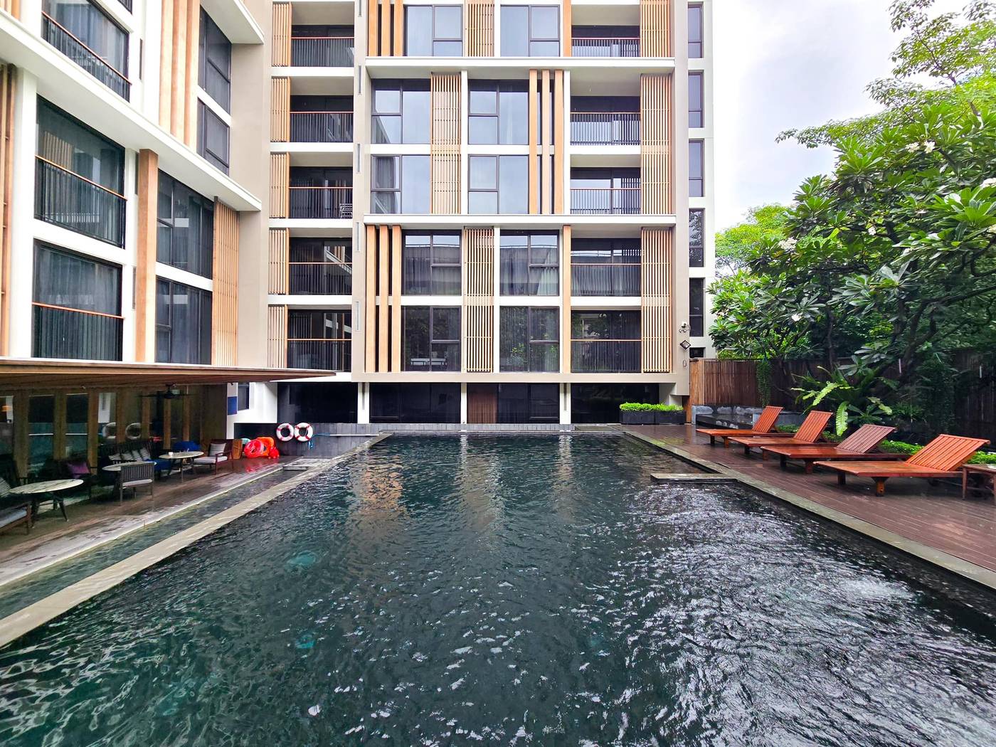 Arcadia-Suites-Bangkok-Pool-3