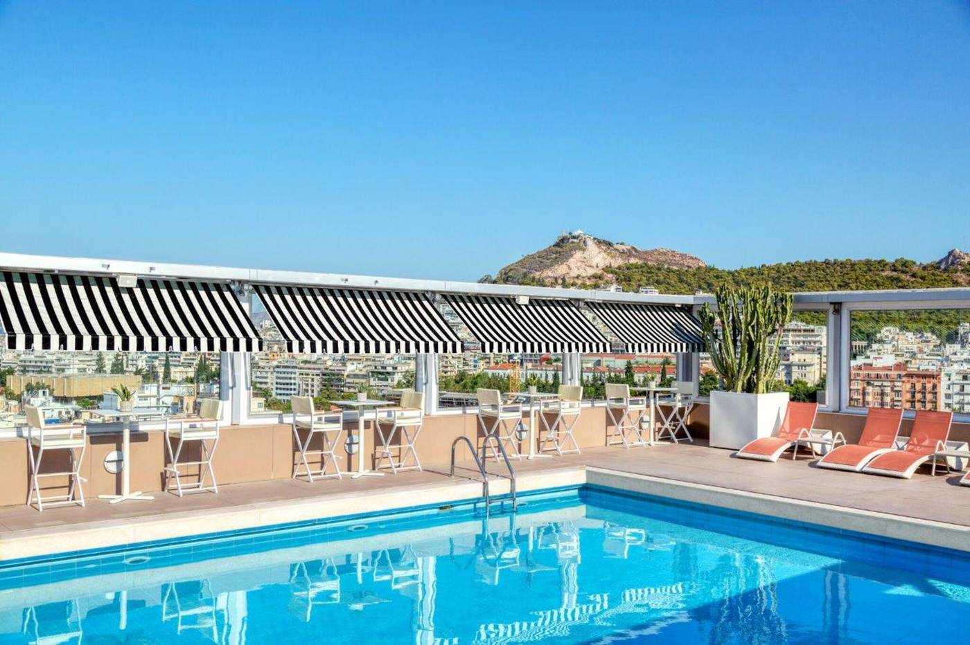 Divani-Caravel-Pool-2