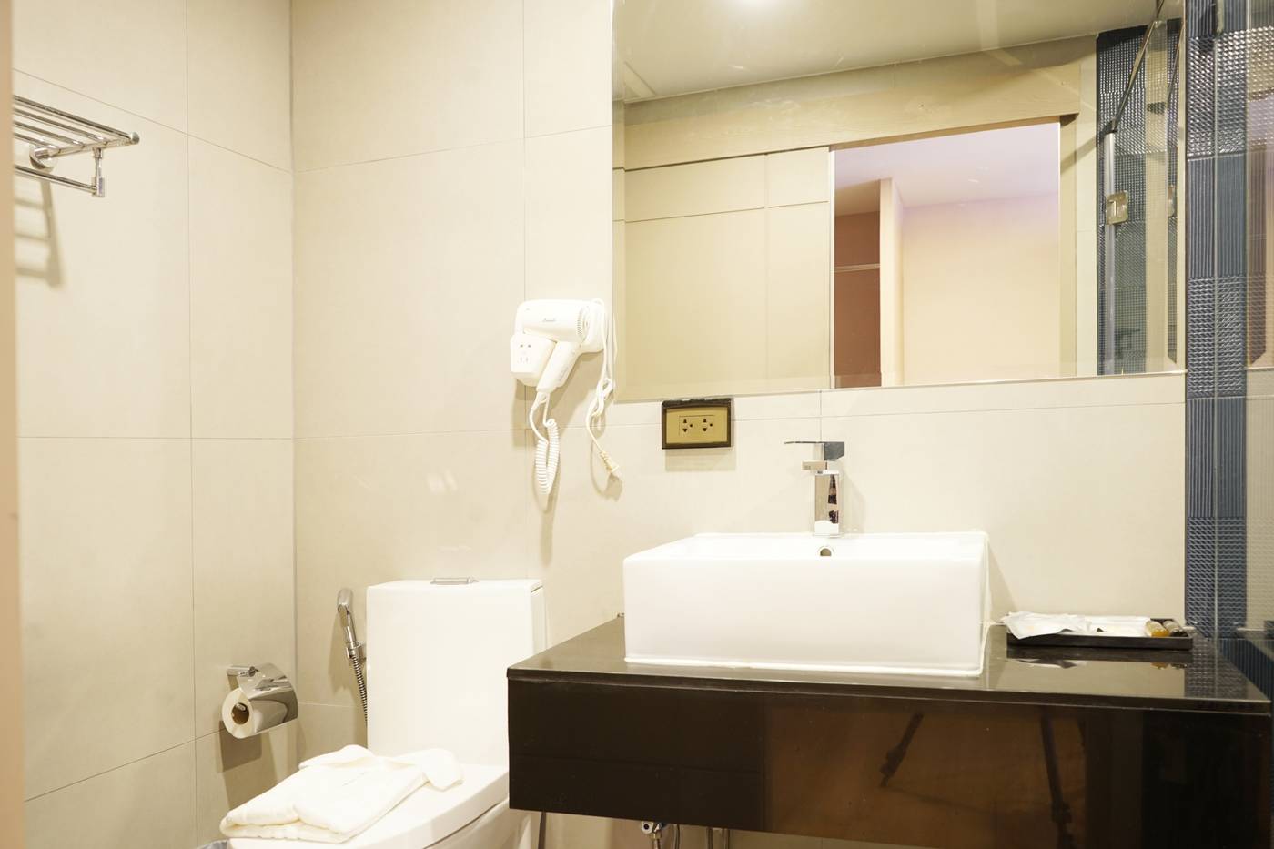 De-Prime-Rangnam-Hotel-Room-36