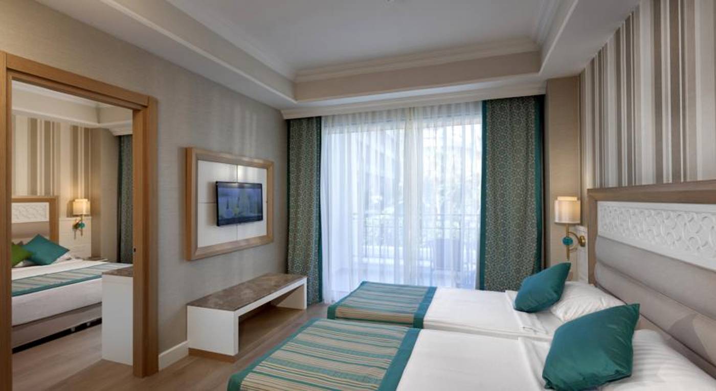 Karmir Resort & Spa