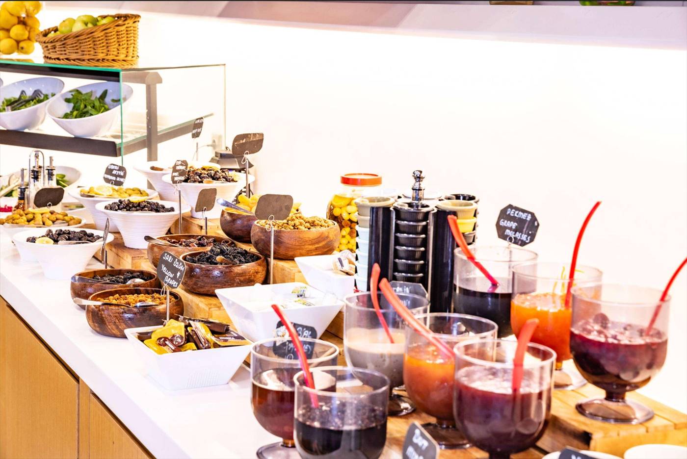 Ramada-by-Wyndham-Istanbul-Alibeykoy-Restaurant-37