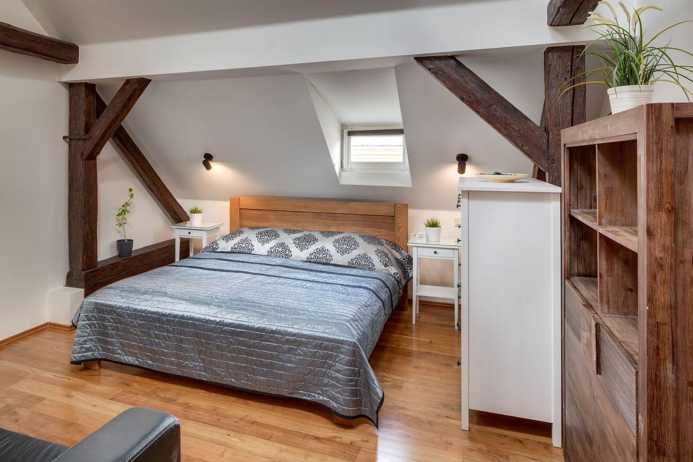 Old-Town-Square-Apartments-Room-4