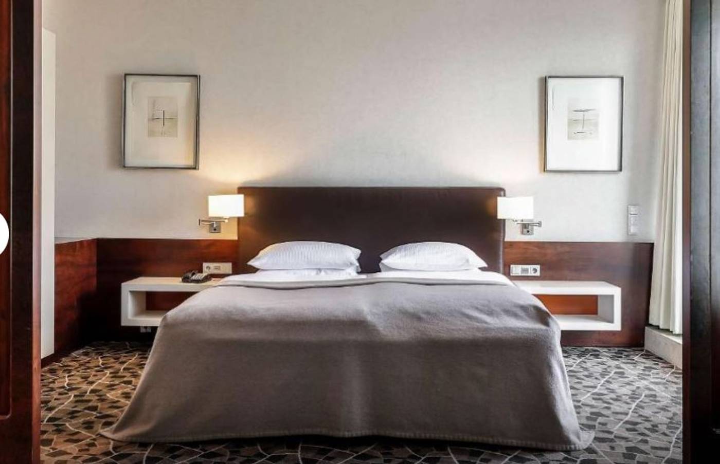 Dorint-Hotel-am-Heumarkt-Koln-Room-27