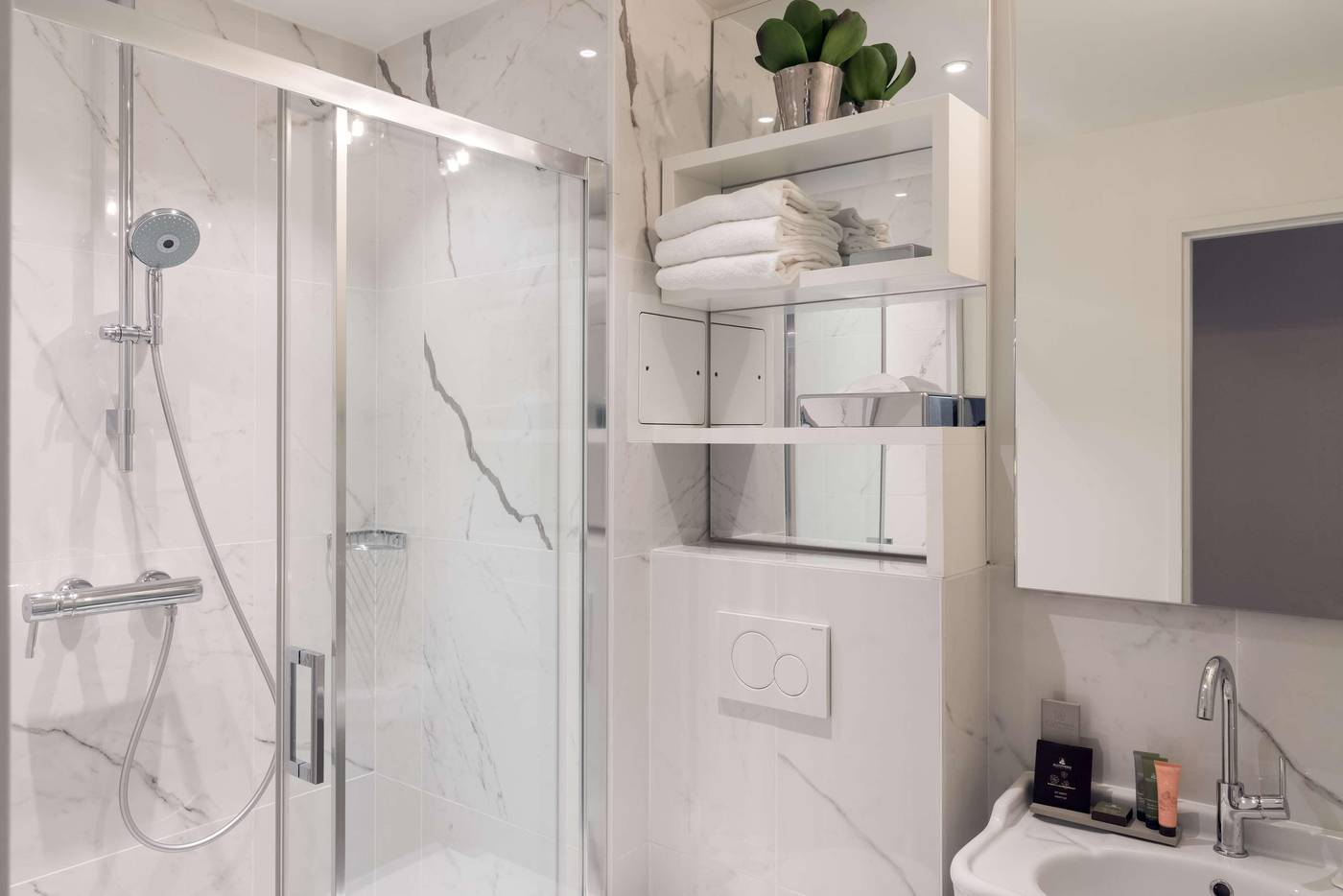 Hotel-34B-Astotel-Room-44