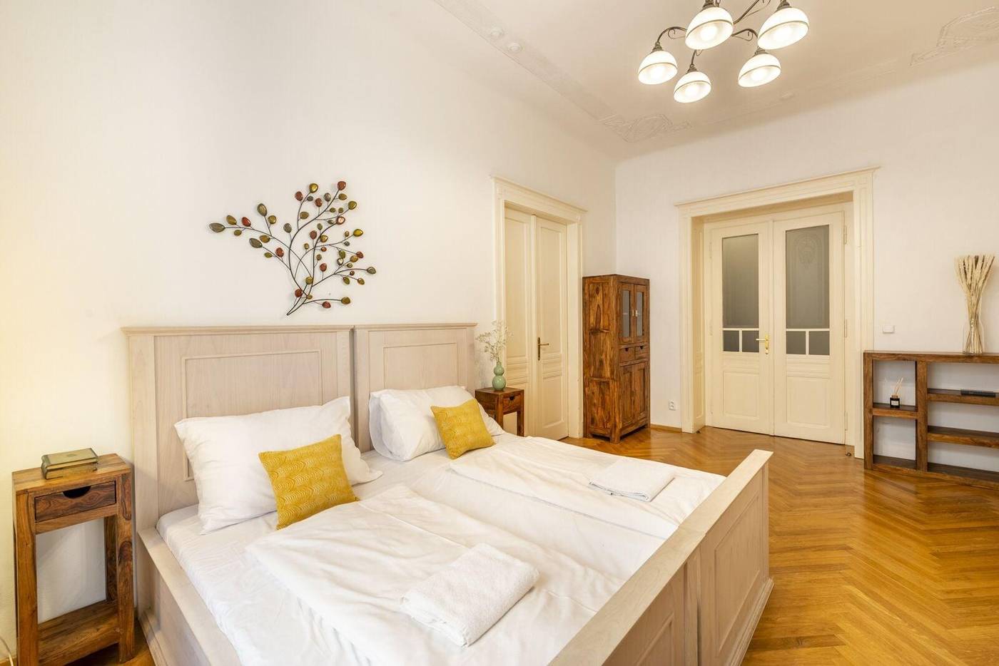 Old-Town-Square-Apartments-Room-21