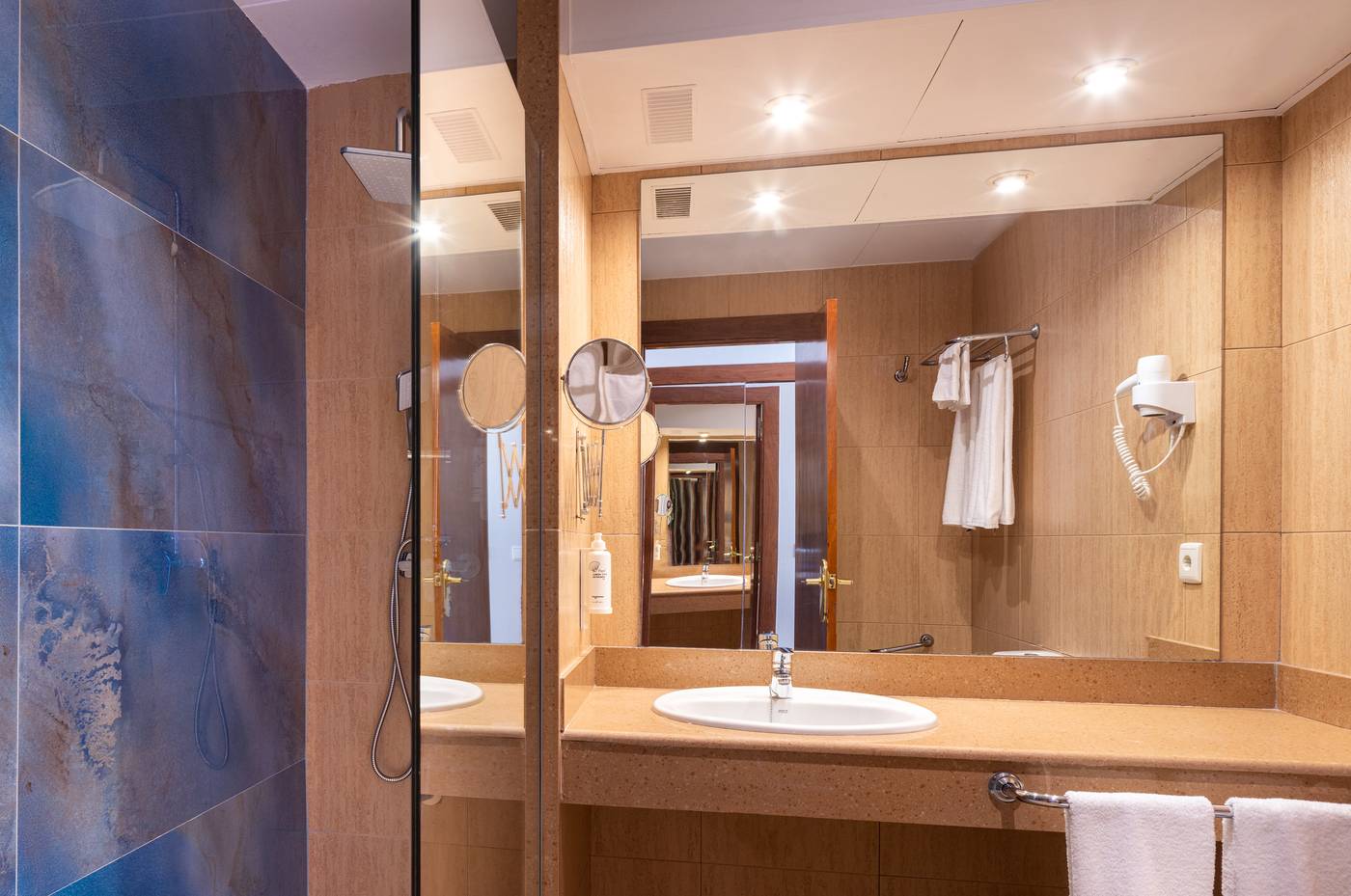 H-TOP-Amaika-Room-29