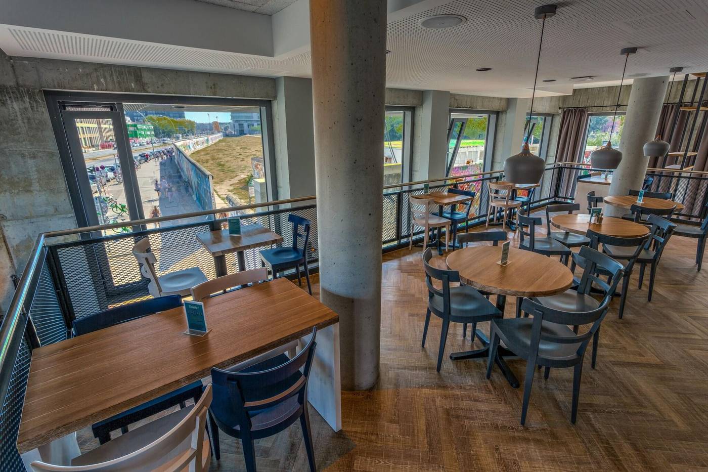 Schulz-Hotel-Berlin-Wall-At-The-East-Side-Gallery-Restaurant-12