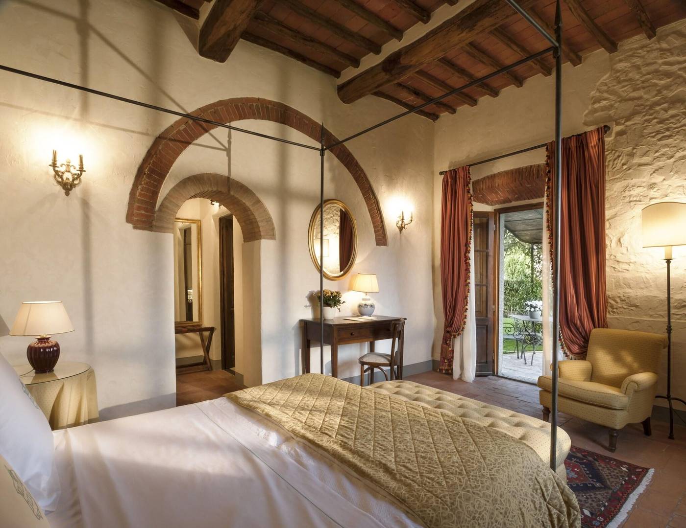 Castello-Di-Spaltenna-Room-7