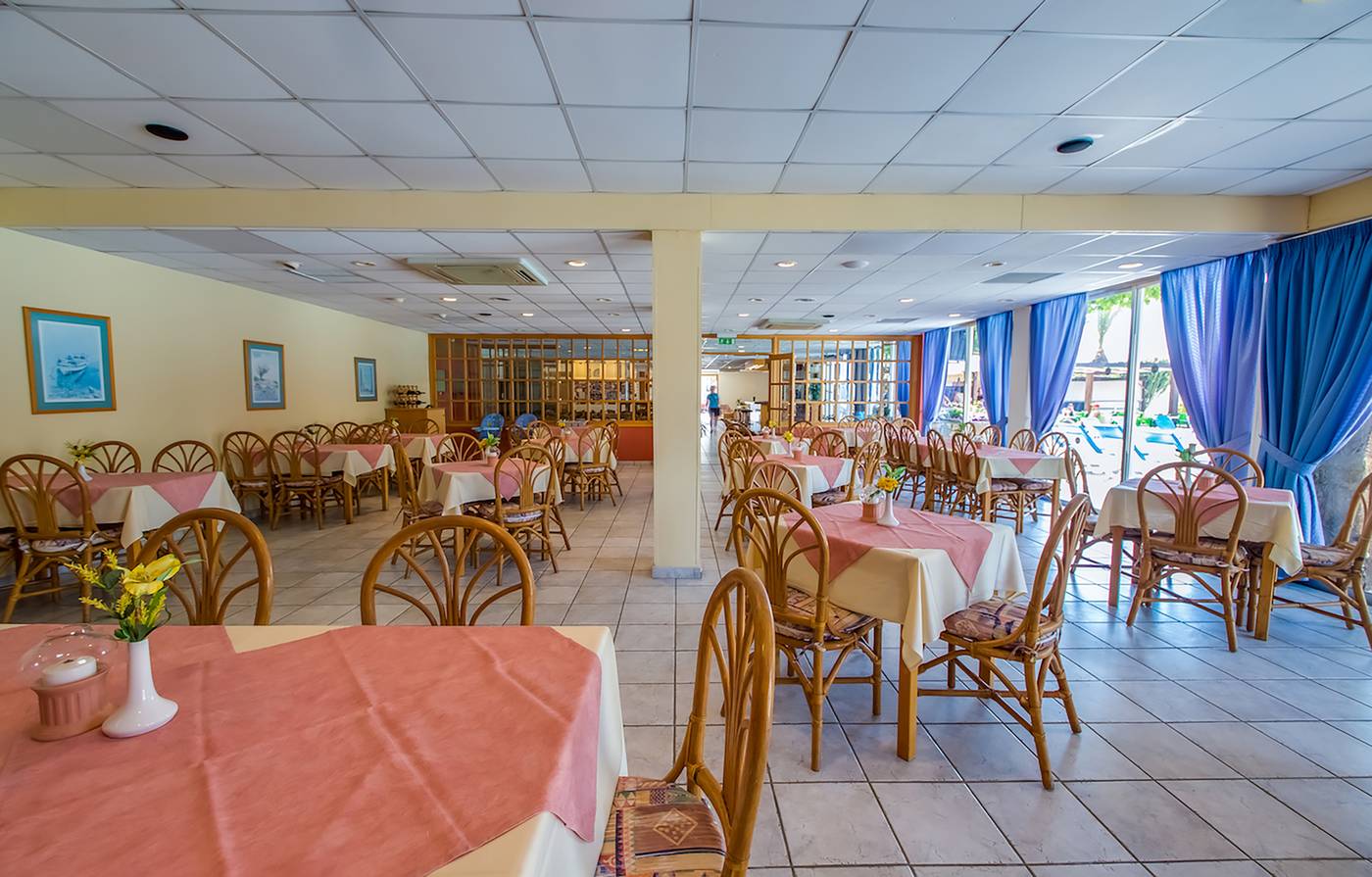 Green-Bungalows-Hotel-Apartments-Restaurant-31