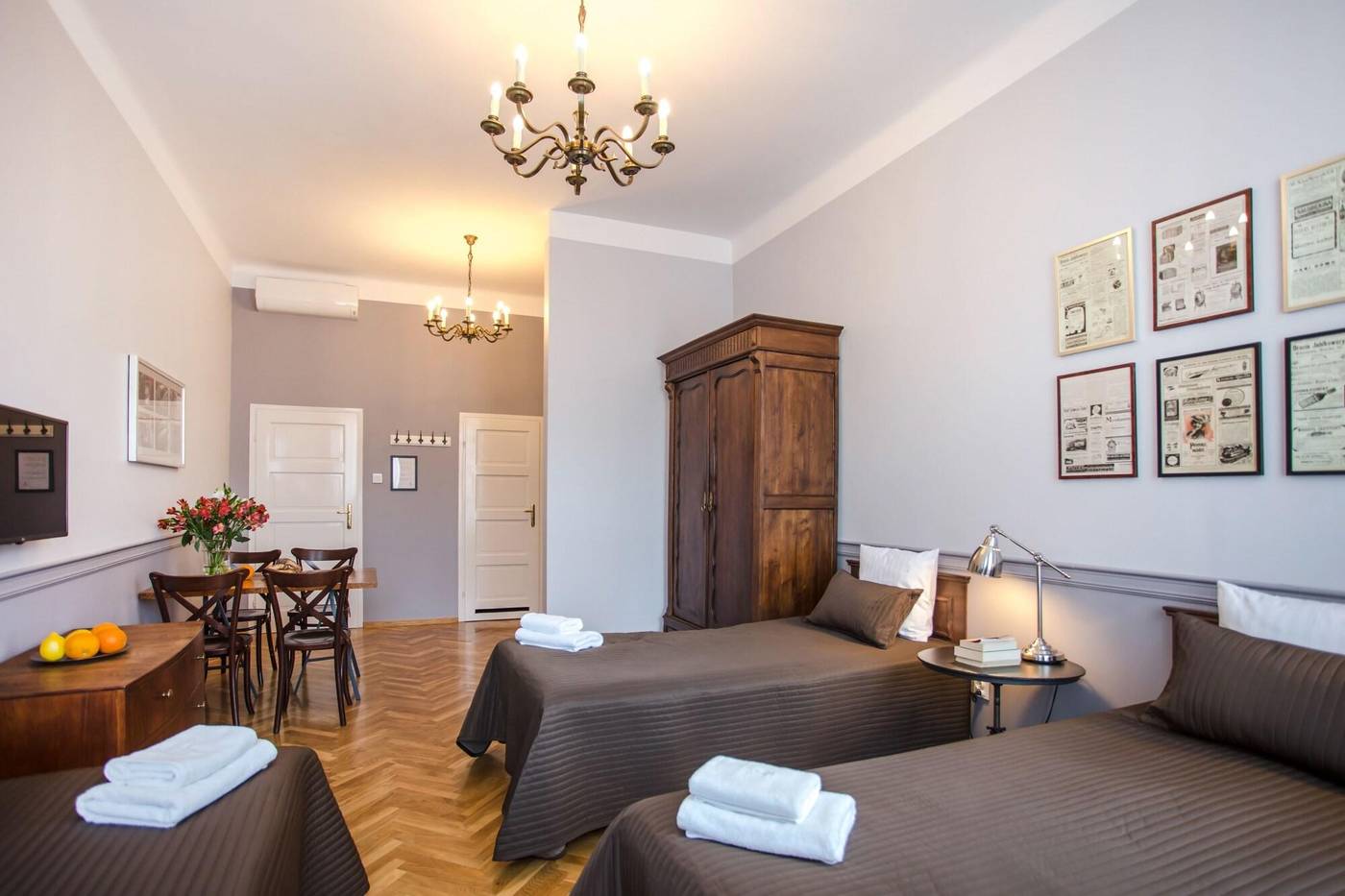 Scharffenberg-Apartments-Main-Square-Room-14