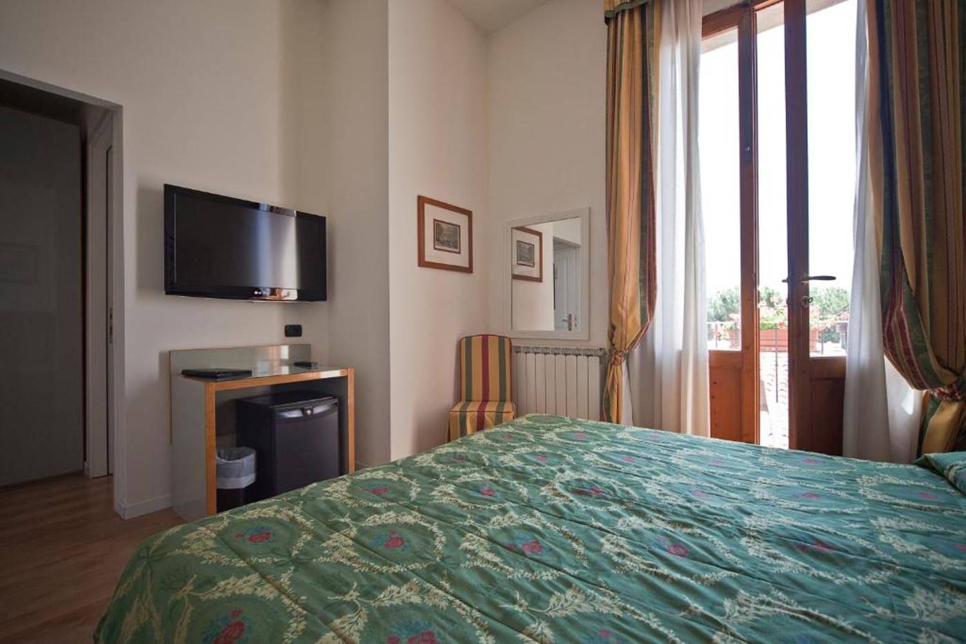 Italia-Hotel-Room-18