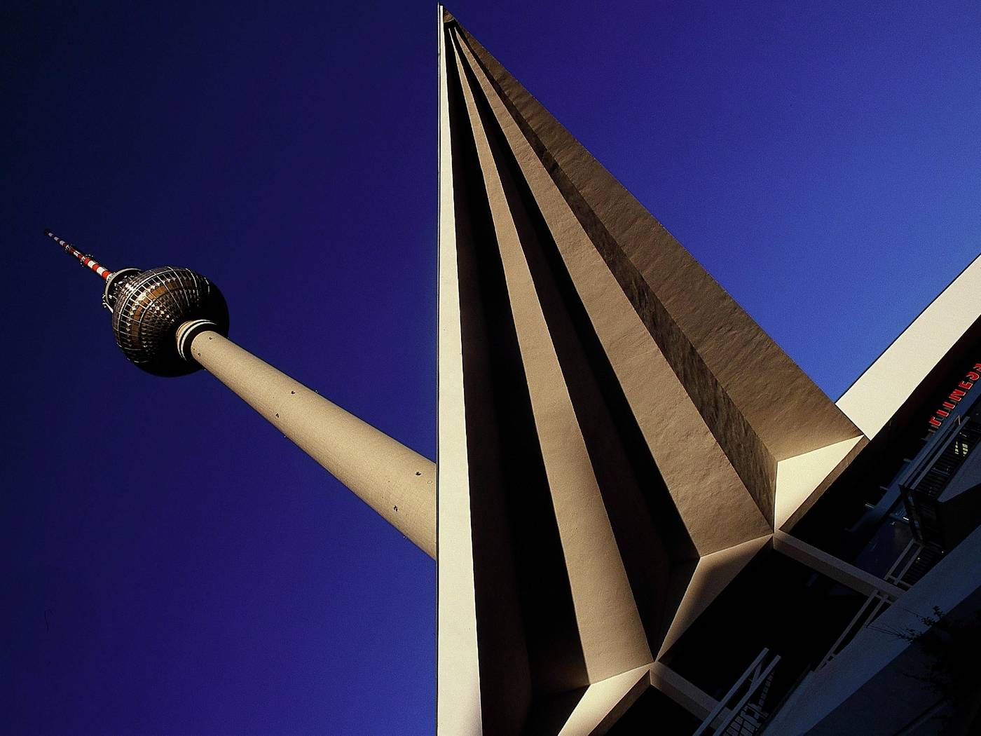 greet-Berlin-Alexanderplatz-Sports-and-Entertainment-40