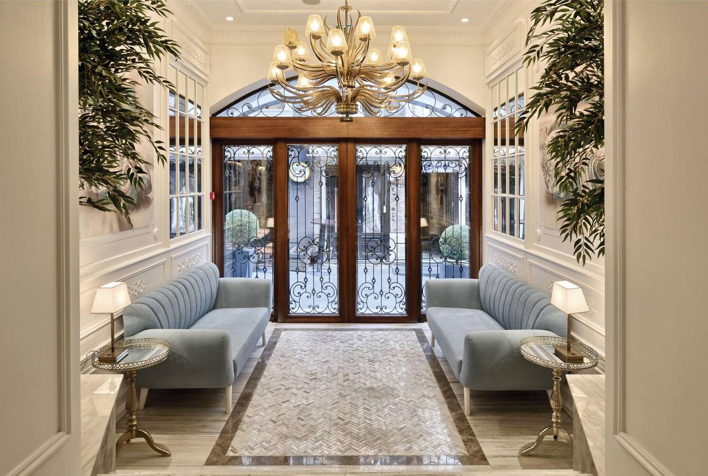 Mirrors-Hotel-Taksim-Lobby-2