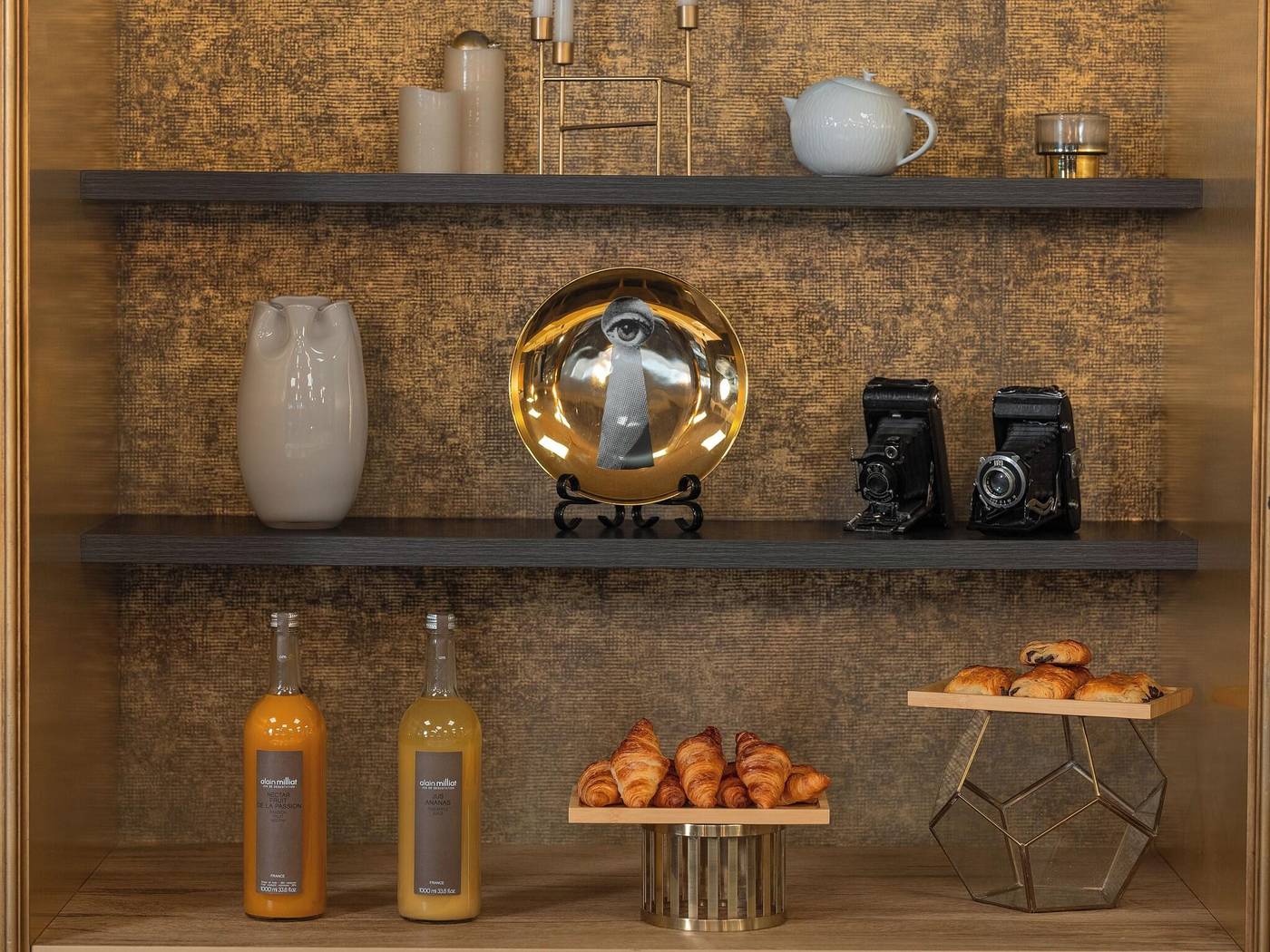 Niepce-Paris-Hotel--Curio-Collection-by-Hilton-Lobby-34