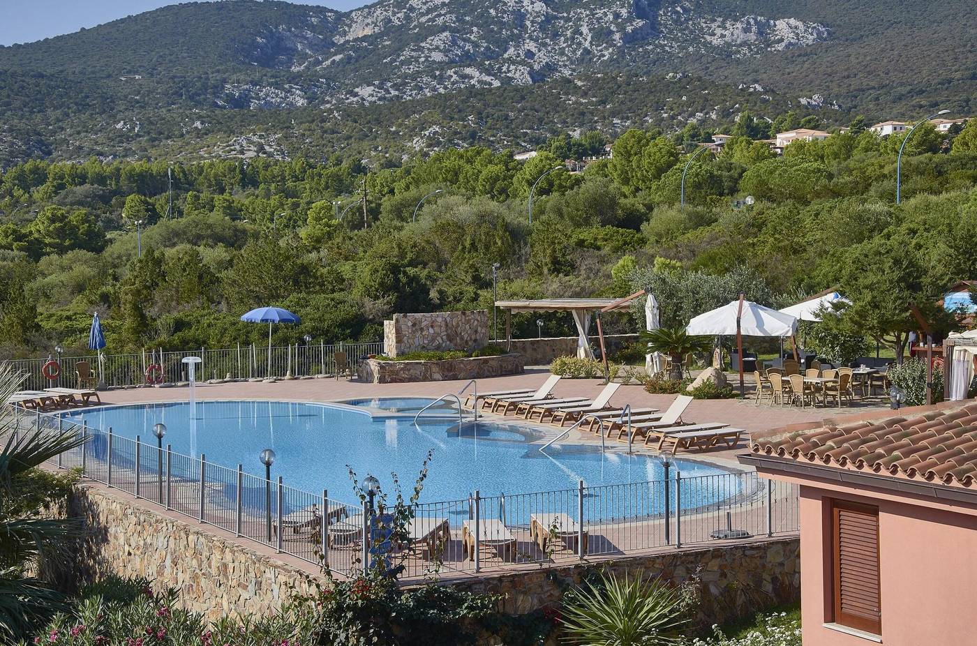 Parco-Blu-Club-Resort-Pool-1