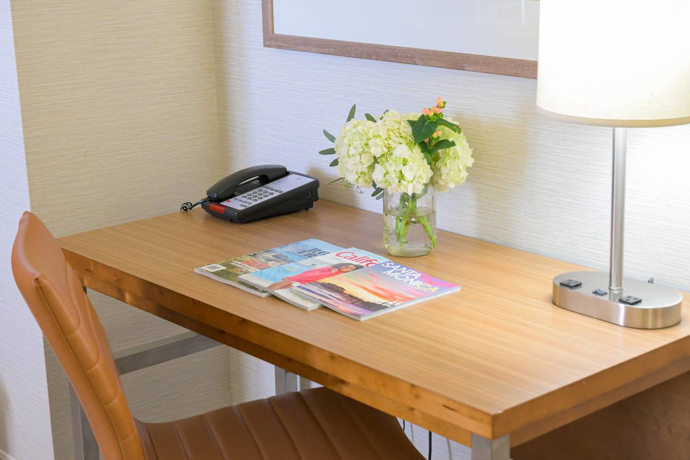 Gateway-Hotel-Santa-Monica-Room-10