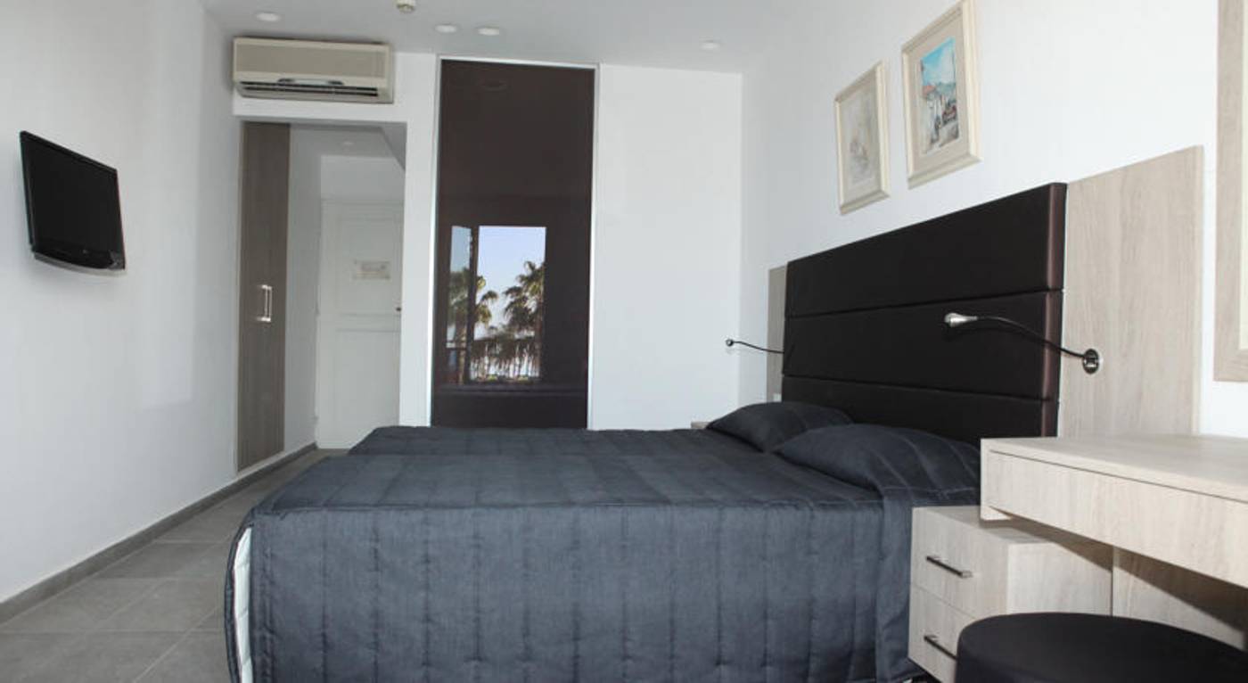 Dionysos Central Hotel