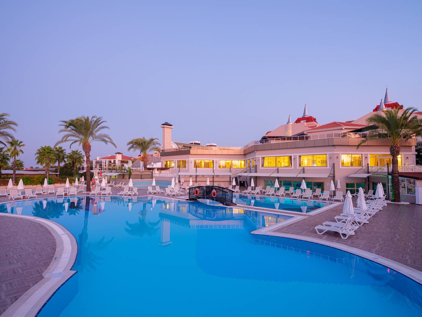 Aydinbey-Famous-Hotel-Pool-3