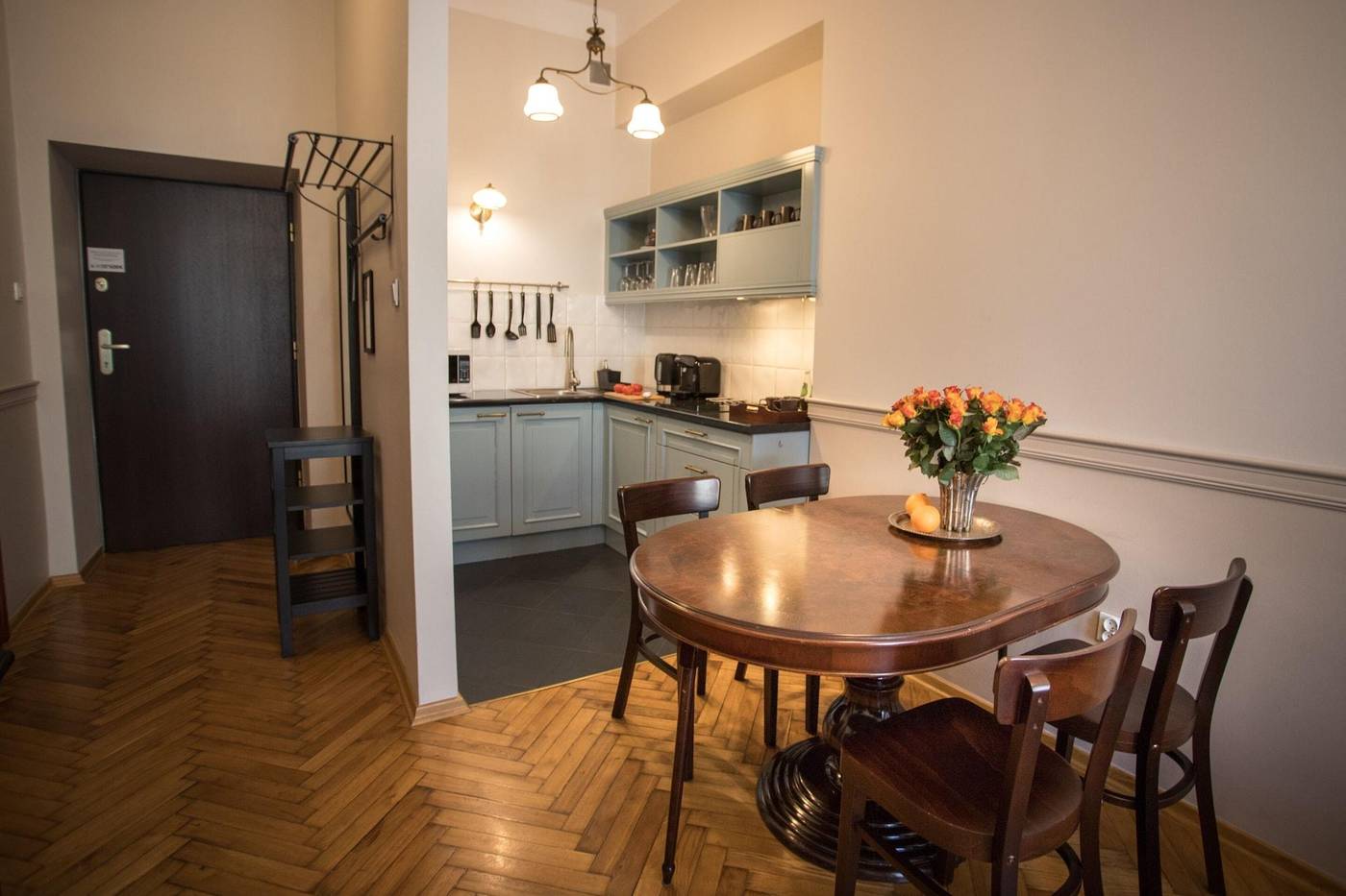 Scharffenberg-Apartments-Main-Square-Room-3