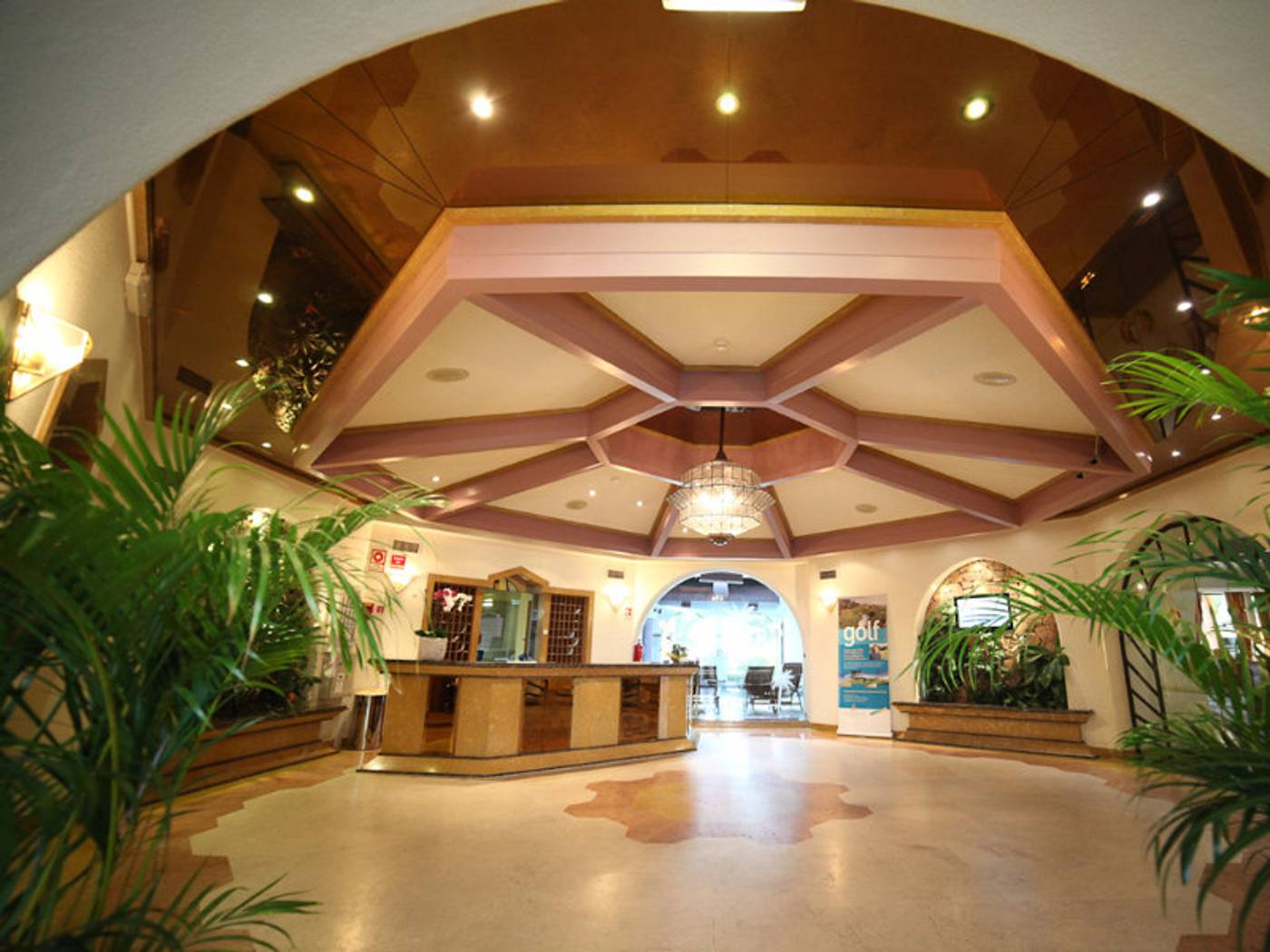 Four-Seasons-Vilamoura-Lobby-41