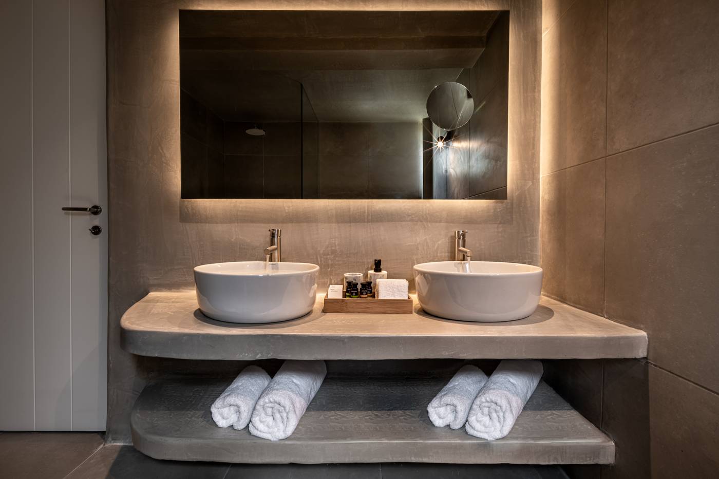 Colombos-Beachfront-Room-14