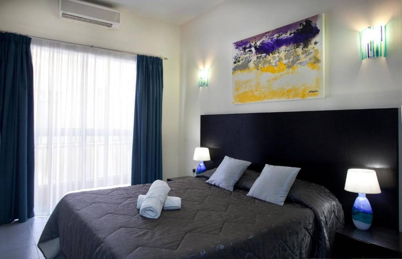 St-Julians-Bay-Hotel-Room-20