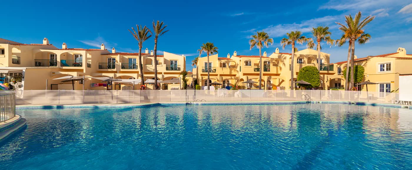 Apartamentos-Globales-Binimar-Pool-2