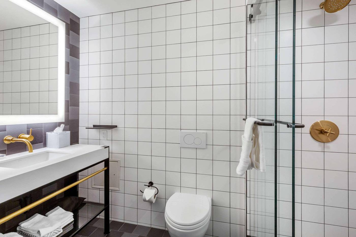 Cambria-Hotel-Boston-Downtown-South-Boston-Room-43