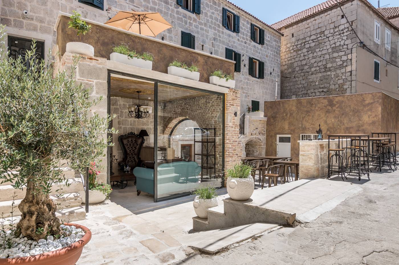 Heritage Palace Varos - Quaint & Elegant Hotels-Croatia-SPLIT-Lobby-10