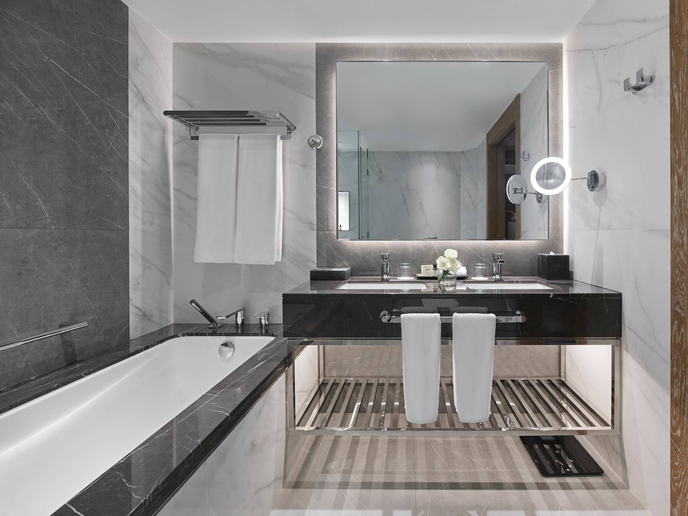 Fairmont-Dubai-Room-22
