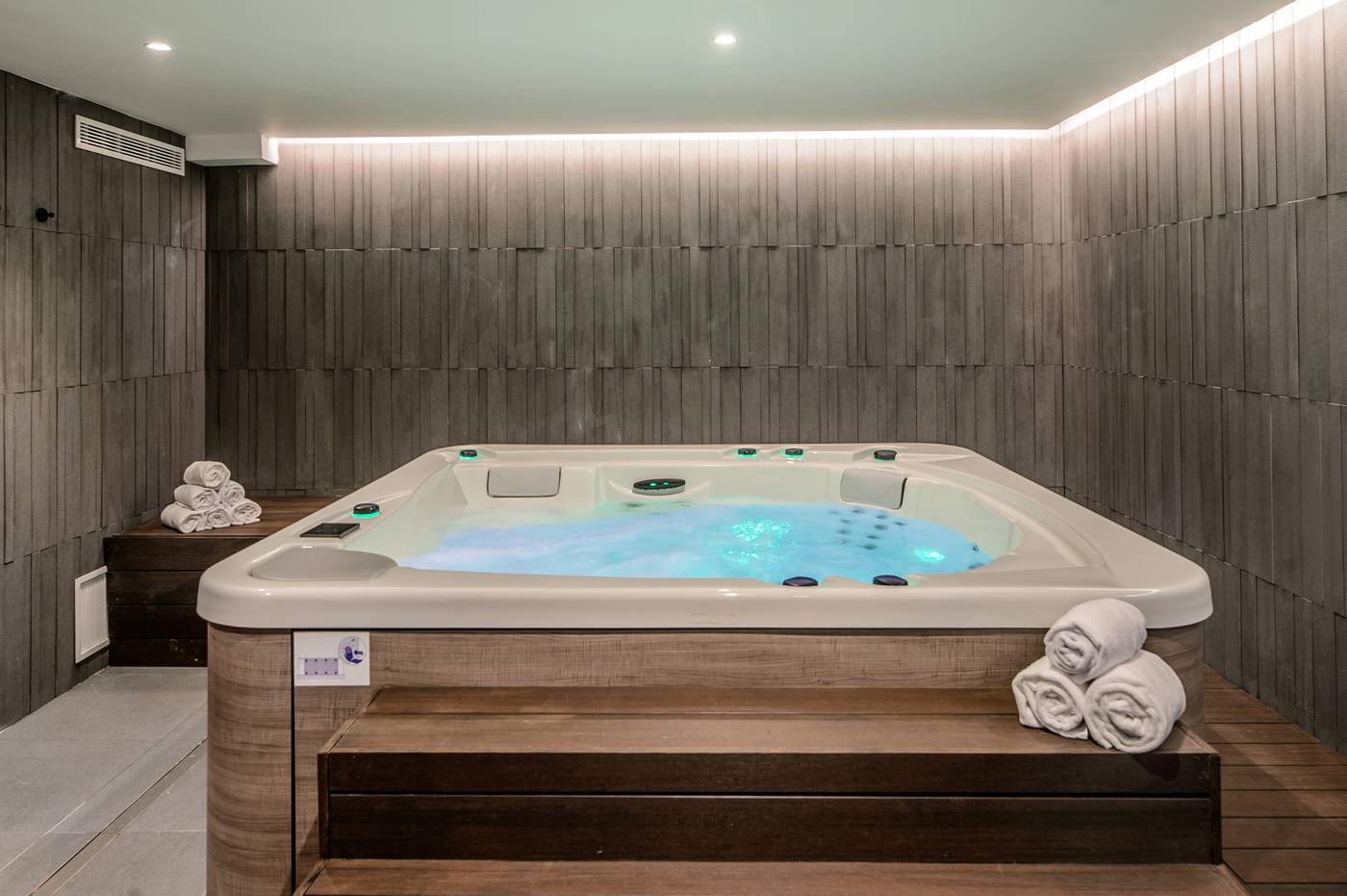 18.08.25 Vibra Yamm Urban Hotel - Adults Only